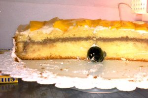 Tort cu piersici