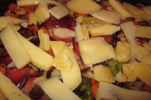 Pulpe de pui, bacon, mix de brocoli si conopida