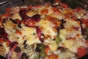 Pulpe de pui, bacon, mix de brocoli si conopida