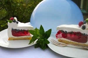 Tort cu miez de fructe