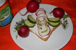 Sandvis cu ridiche rosie