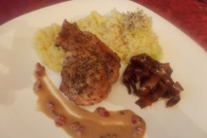 Cotlet de porc cu sos de rodii