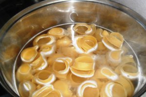 Lumaconi cu sardine in sos tomat