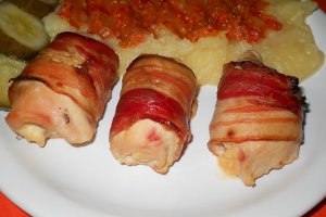 Rulouri de pui in bacon