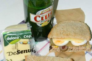 Sandwich cu ton