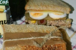 Sandwich cu ton