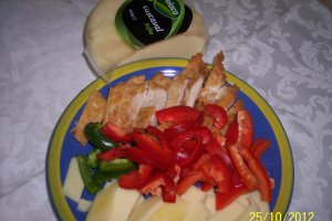 Sandwich cu snitel de pui si cascaval