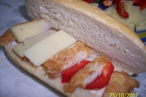 Sandwich cu snitel de pui si cascaval