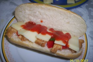 Sandwich cu snitel de pui si cascaval
