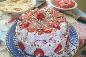Tort cu iaurt si capsuni