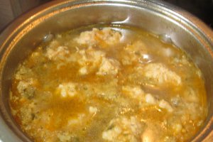 Ciorba de varza dulce cu perisoare din carne de pui