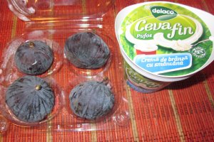 Sandvis cu ceva fin si smochine