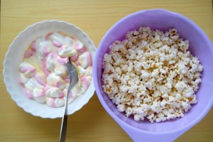 Prajiturica din popcorn -  Haloween popcorn cake