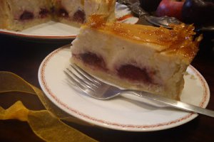 Tort cu prune caramelizate si pere