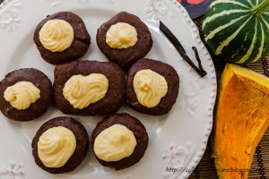 Mini-brownie cu glazura de dovleac