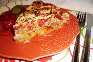 Budinca de cartofi cu carne tocata si multe legume