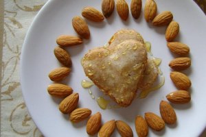 Biscuiti cu migdale (Amaretto heart-shaped biscuits)
