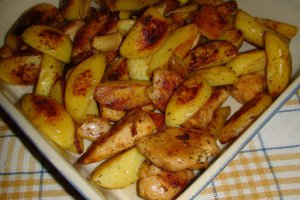 Cartofi cu pui la cuptor