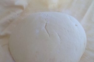Reteta de cornuri pufoase cu gem sau cu nuca si cacao cu aluat de casa