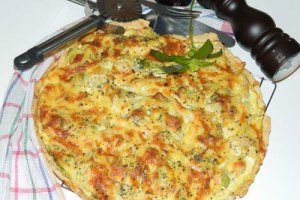 Quiche Lorraine cu piept de pui,brocoli si conopida