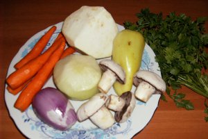 Supa de pui cu ciuperci in vas Zepter