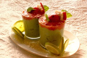 Crema de avocado cu sos de ardei capia cu curry