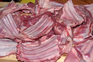 Stufat din coaste de ied