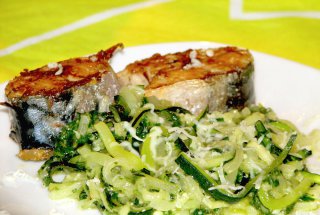 Spaghete de zucchini cu sos pesto