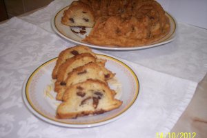 Chec din albusuri cu cirese si migdale