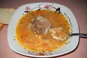 Ciorba de fasole cu carne