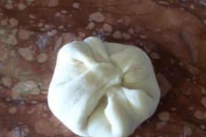 Painici din aluat de bere umplute cu sunca si cascaval