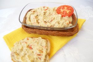 Salată de vinete cu ardei copţi