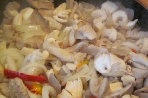 Tocanita de pui si ciuperci
