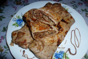 Clatite cu nuca si crema de alune