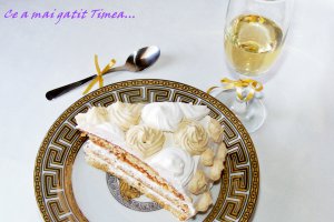 Tort cu frisca si caramel