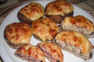 Ciuperci umplute cu pui / sunca