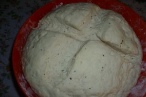 Placinta cu branza sarata si verdeata