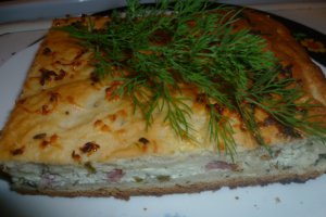 Placinta cu branza sarata si verdeata