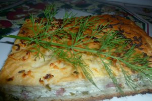 Placinta cu branza sarata si verdeata