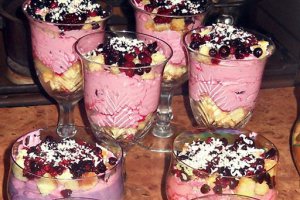 Mousse de fructe de padure si ciocolata alba