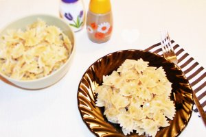 Farfalle cu varza calita