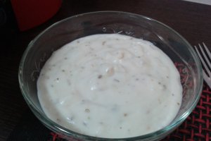 Pui cu legume si sos alb cu oregano