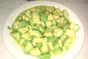 Tortulet  de avocado cu peste sabie si rosii
