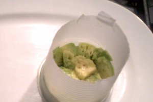 Tortulet  de avocado cu peste sabie si rosii
