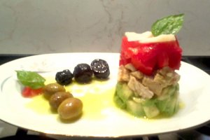 Tortulet  de avocado cu peste sabie si rosii