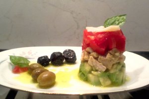 Tortulet  de avocado cu peste sabie si rosii