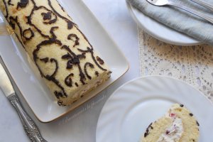 Swiss roll cu mascarpone, rodie si goji 