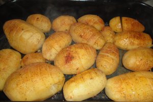 Cartofi condimentati, la cuptor
