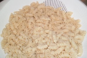 Budinca de paste cu branza si stafide