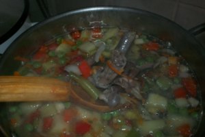 Ciorba de porumbei cu legume multe